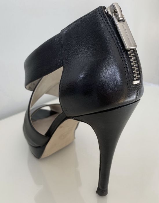 Michael Kors - Sandálias pretas de salto alto