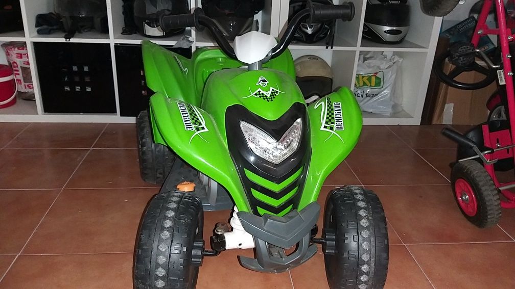 Moto 4 electrica