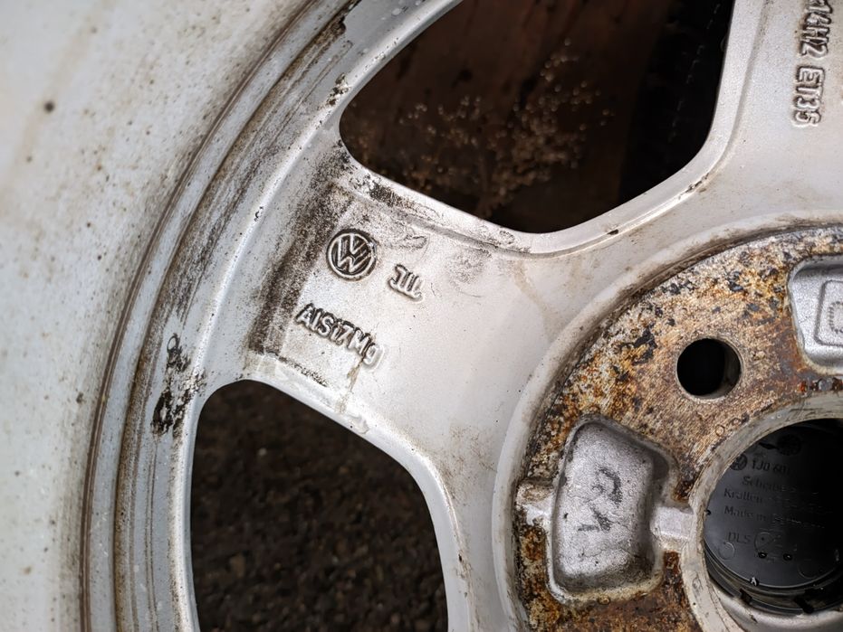 Диски VW E-Up Polo Golf 1-3 Borbet R14 5j 4x100 шини Pirelli 165 70 14