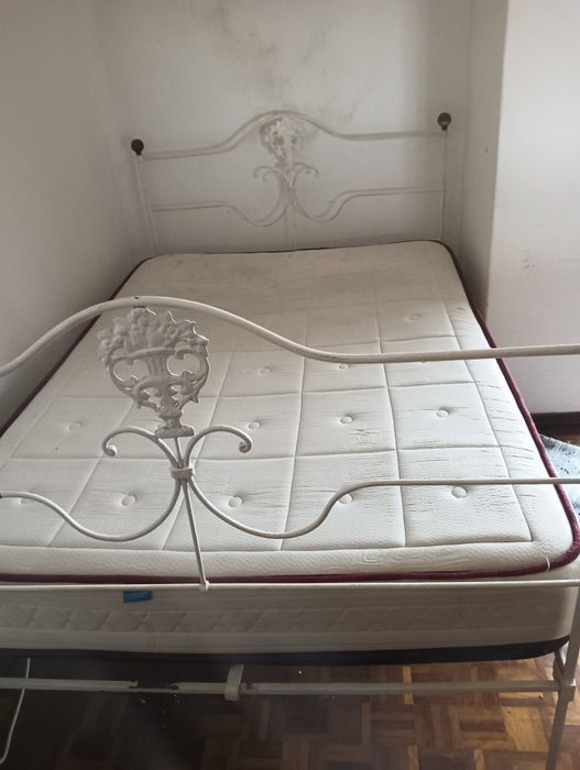 Cama casal completa em ferro. Colchão e estrado
