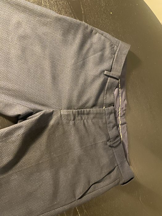 Garnitur Zara Man – ciemnogranatowy w drobne niebieskie kropeczki,