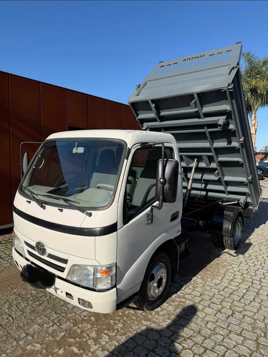 Toyota dyna tribasculante 2014