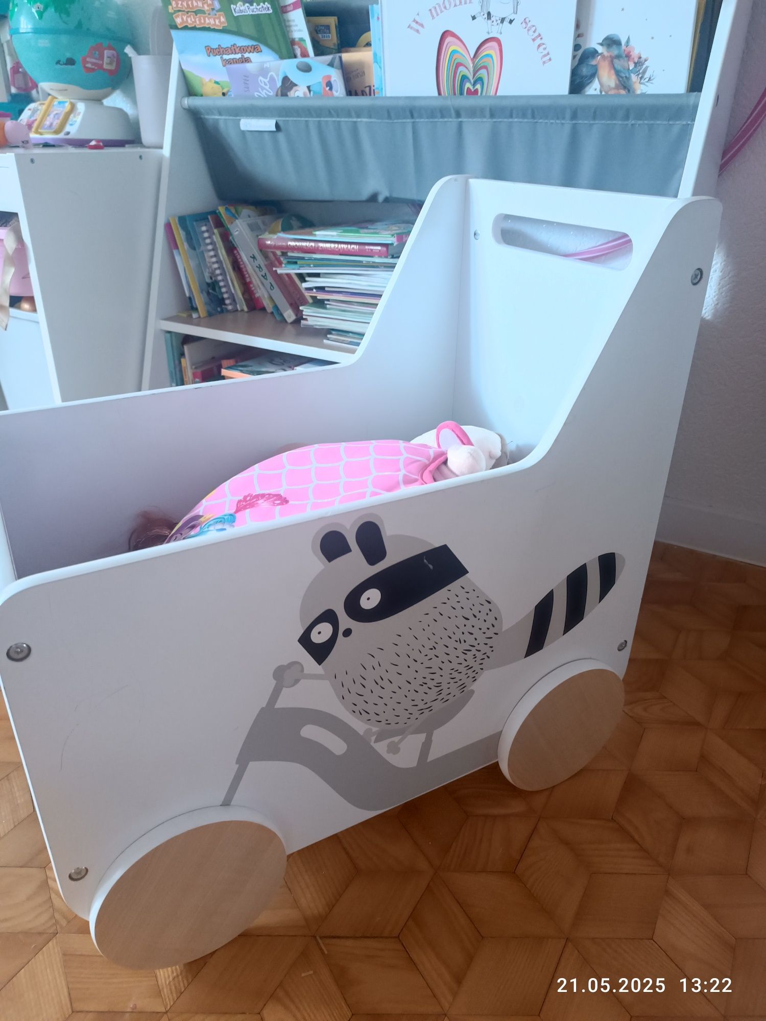 Zestaw biblioteczka na książki plus skrzynia