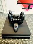 PlayStation 4 1TB + 2 pady / komplet gotowy do gry