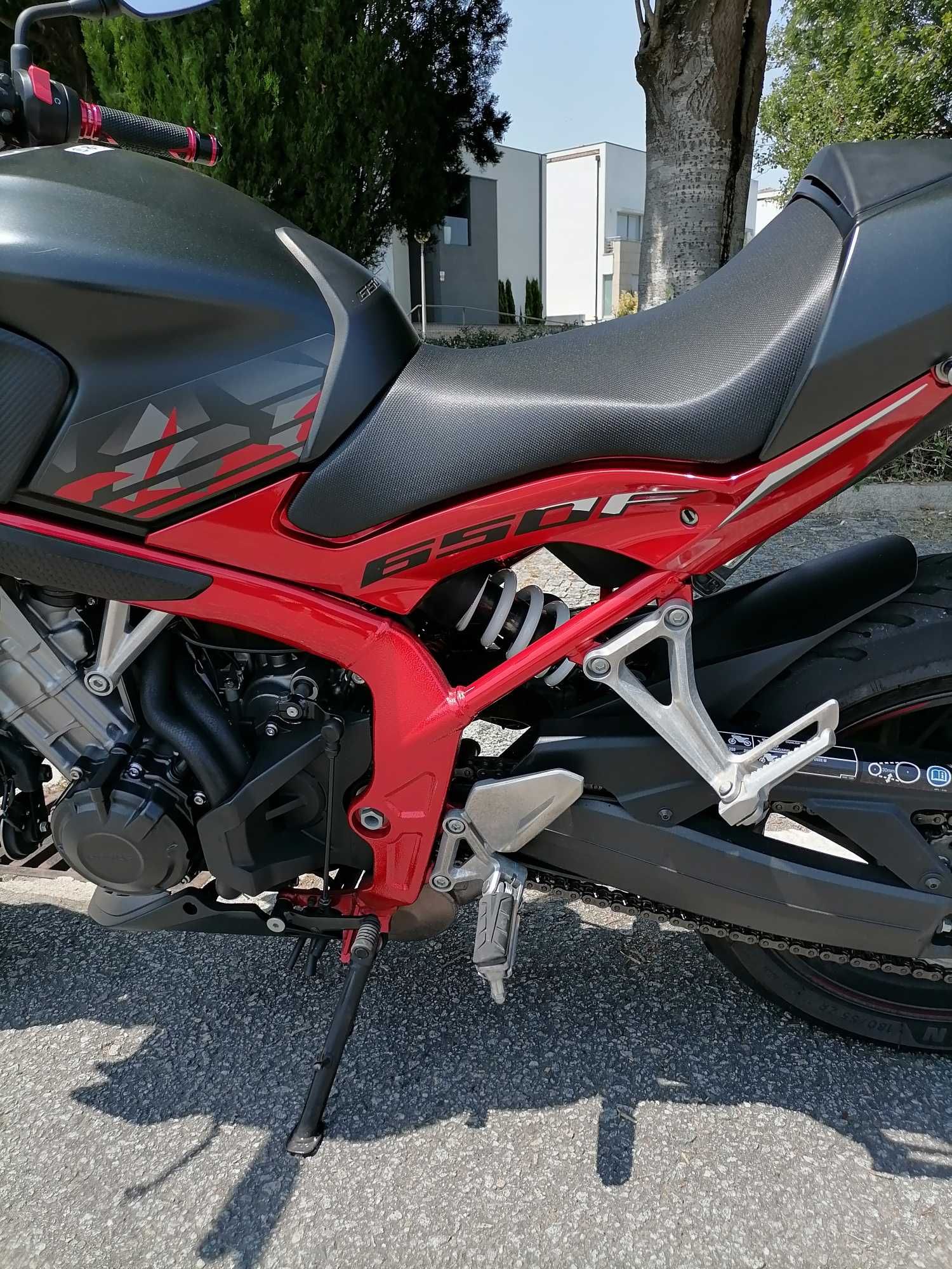 Honda CB 650 F ( extras no valor de 2000€)