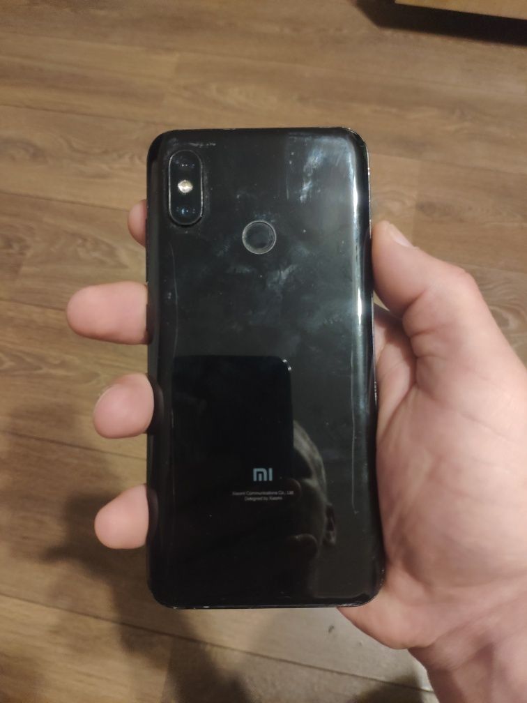 Телефон Xiaomi mi8