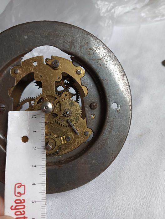 Stary mechanizm zegara z obudową - Junhans