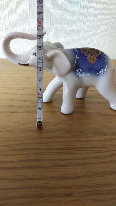 J. Jezela porcelanowy słoń figurka z czasów PRL-u