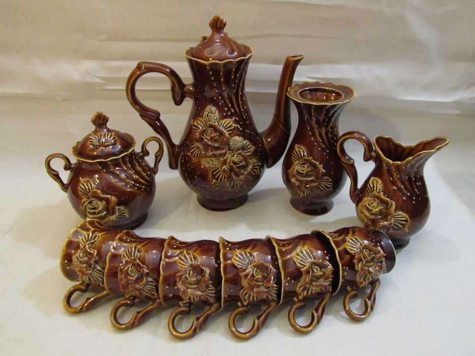 Старий чайний сервіз.