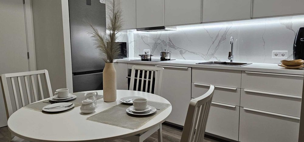 Apartamento remodelado T1 90m2 (60m2 T1 r/c + 30m2 Cave)