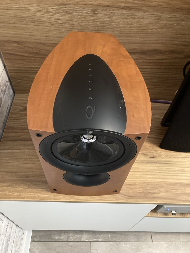 Kolumny podstawkowe Kef Q1