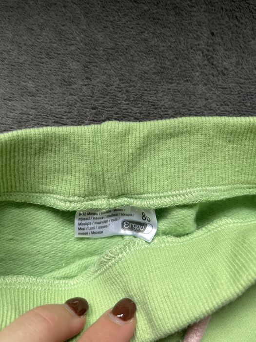 Zielone spodnie dresowe niemowlęce Kik r.80