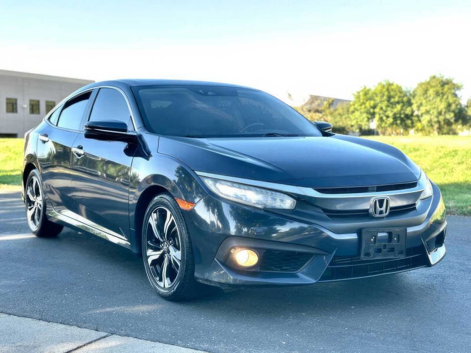 Honda Civic Touring      2017