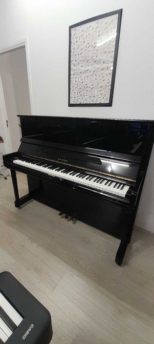 Piano vertical design Alemão Samick em excelente estado