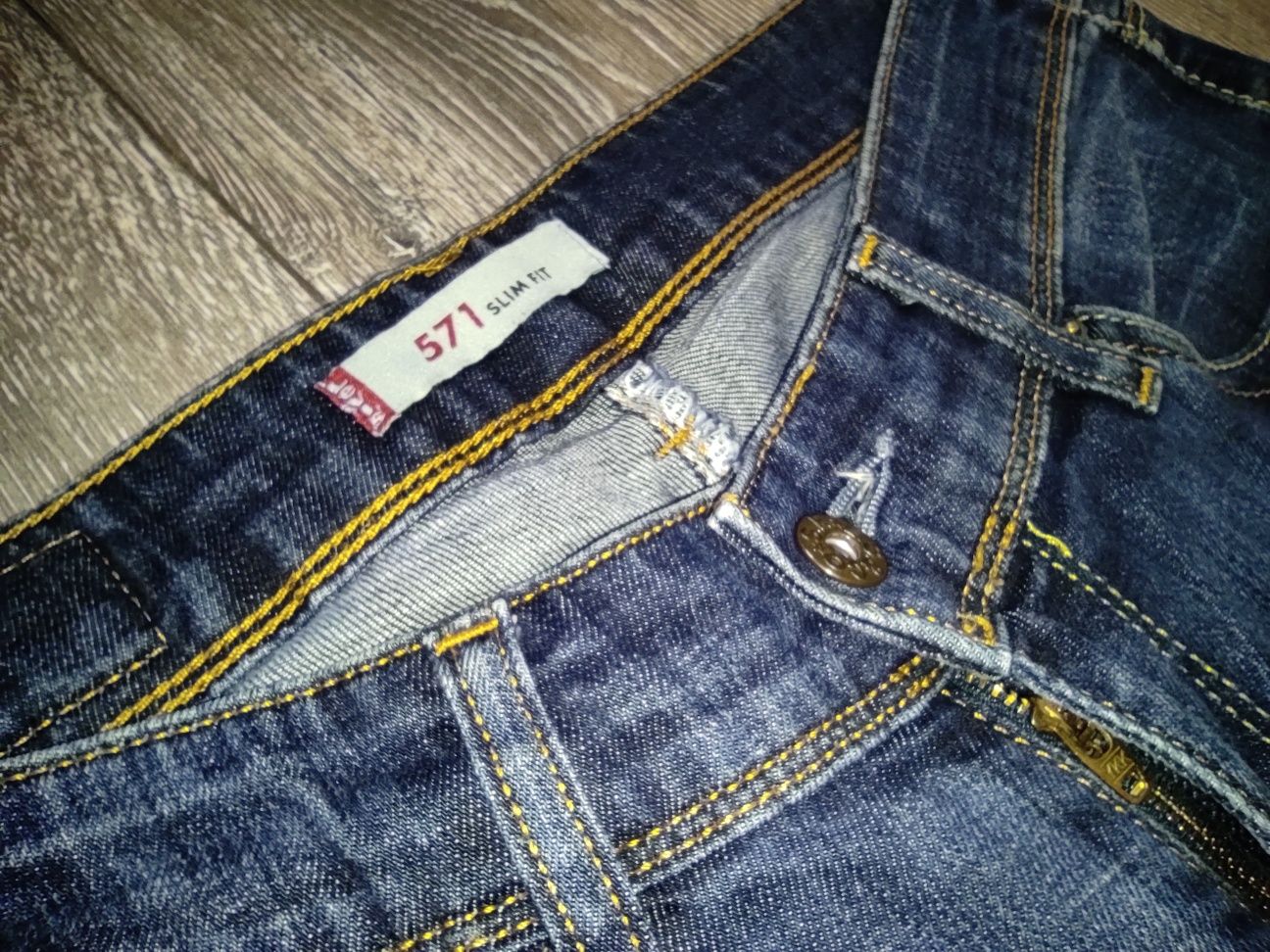 Женские джинсы Levi's 571