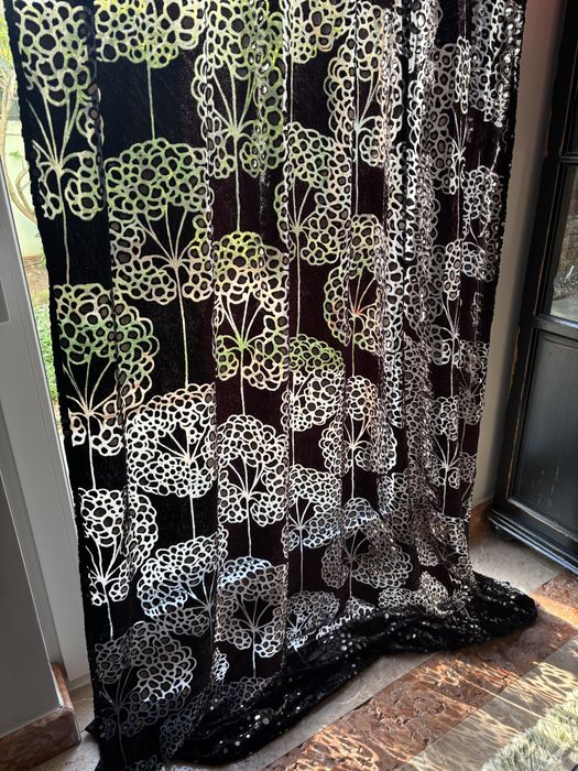 Cortinados veludo arvores com transparência Gato Preto 25€ cada