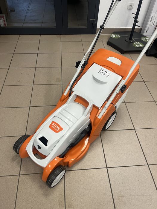 Kosiarka Akumulatorowa RMA 339 STIHL( z akumulatorem AK10 i ładowarką)