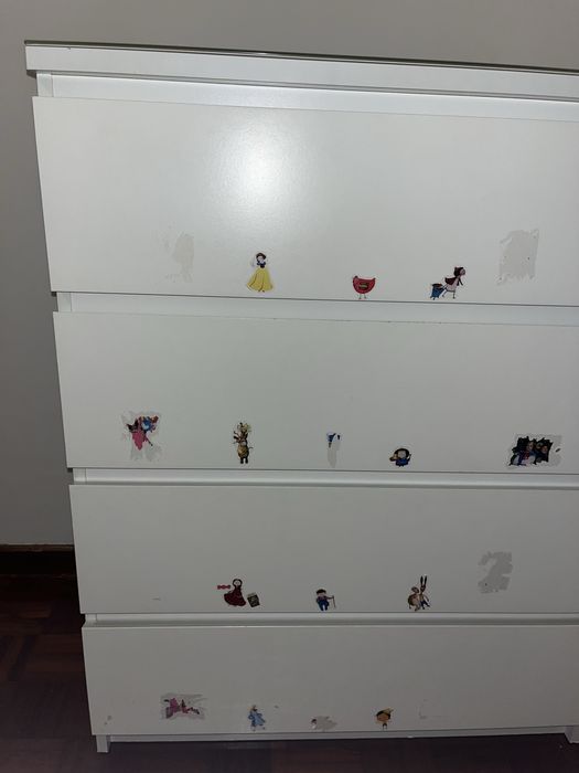 Cómoda branca com vidro quase nova