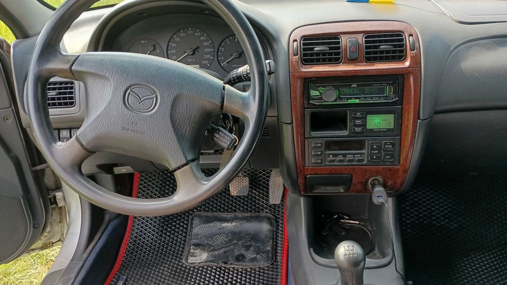 Мазда 626 Універсал 1998 рік