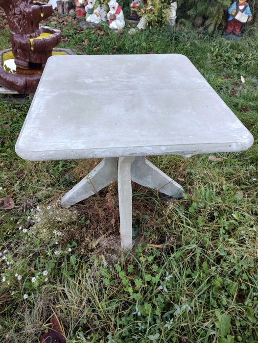 Stół betonowy średni