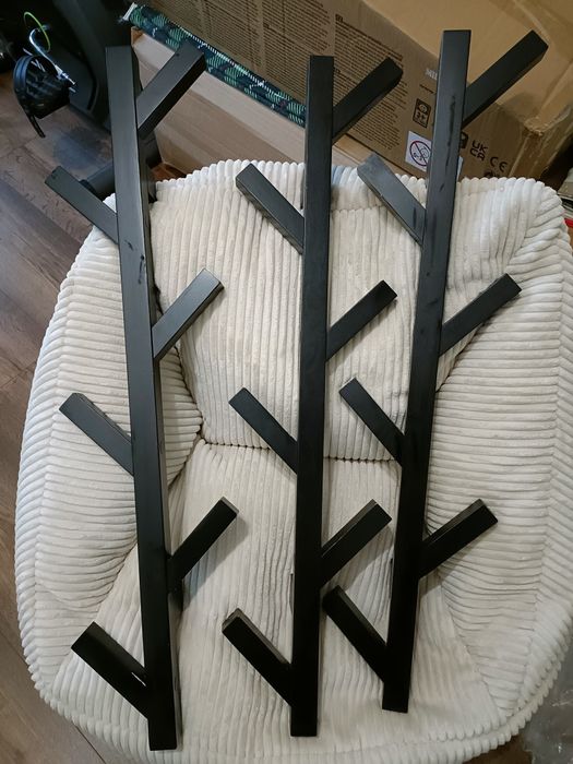 Trzy wieszaki czarne Ikea tjusig