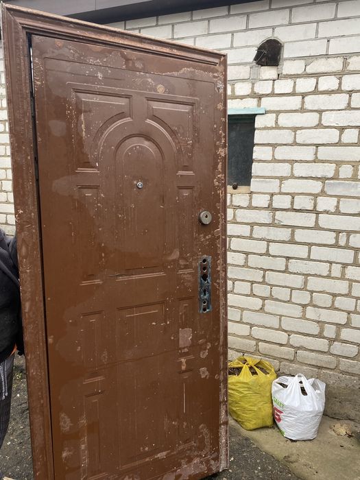 Продаю дверь б/у