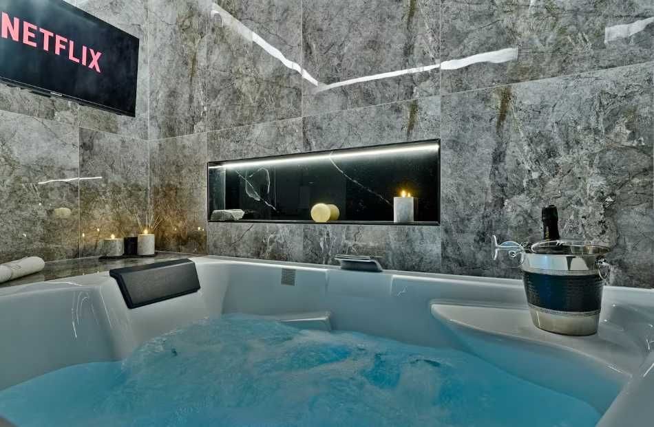LuXus Apartament z Jacuzzi na wyłączność w środku miasta Parking