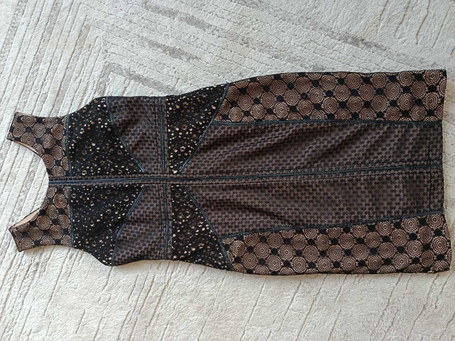 Шикарна сукня із мережива