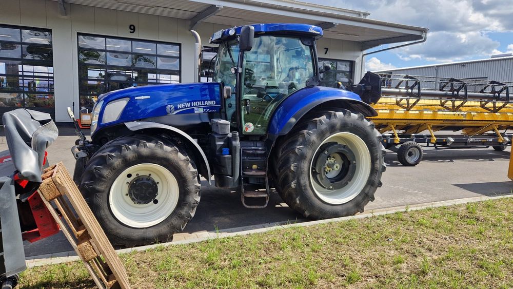 New Holland T7.315 Tuz wom i T7270 czy Puma 210, albo john deere