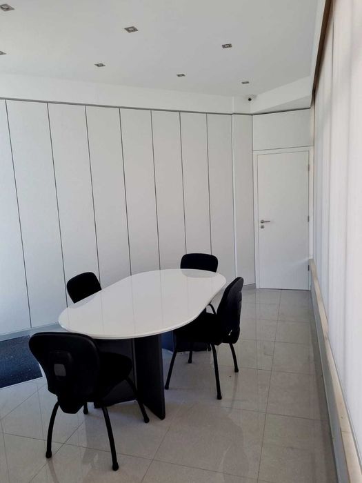 Loja / Escritório de 147 m² Arrendamento em Lagoa - Espaço Comercial