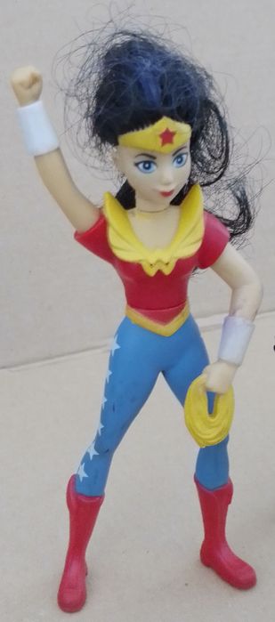 Bonecos da Wonder Woman e do Batman