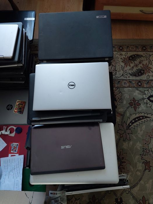 Laptopy w różnym stanie