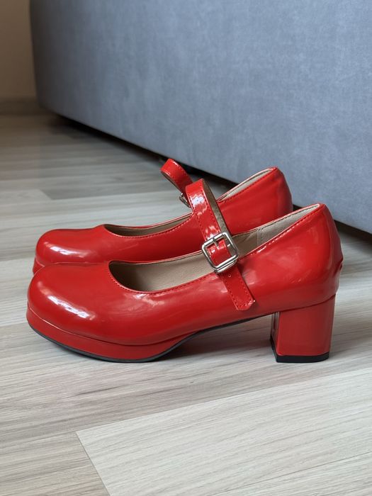 Продам взуття. Нове