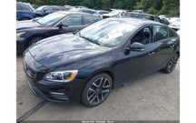 Volvo S60 2017 VOLVO S60 T5 DYNAMIC 2.0 Benzyna / Automat / AWD / Niski przebieg
