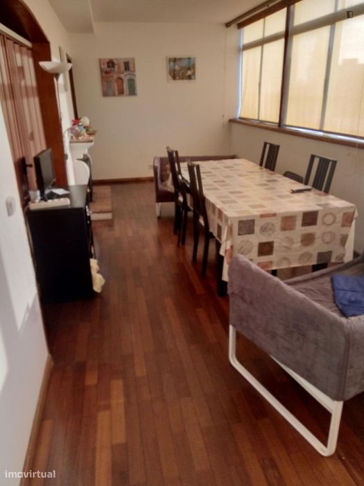 Quarto com cama de Casal. Proximo da FCUP, FAUP e FLUP