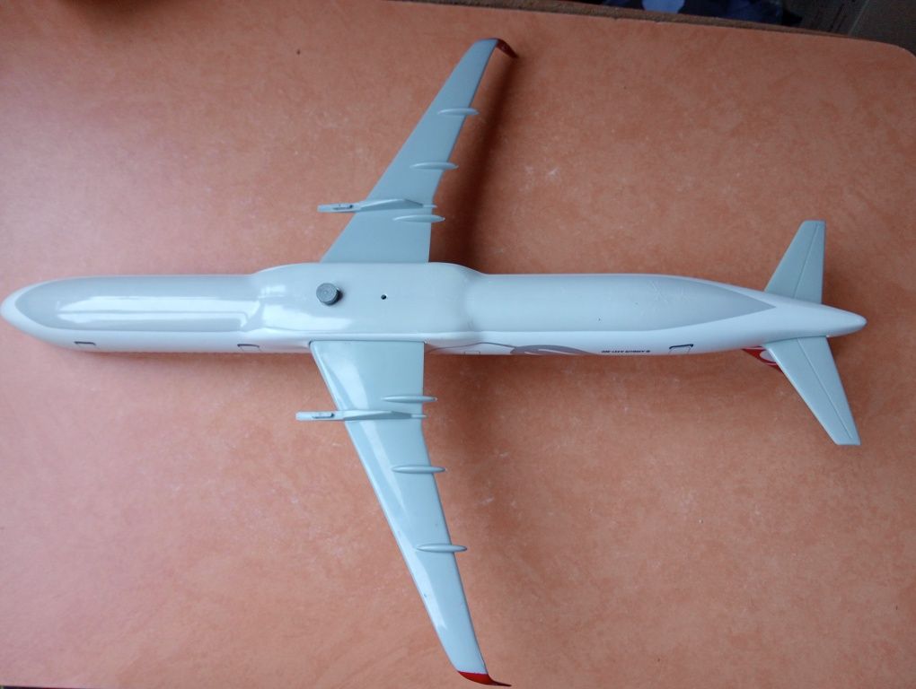 Модель самолёта airbus a321-200