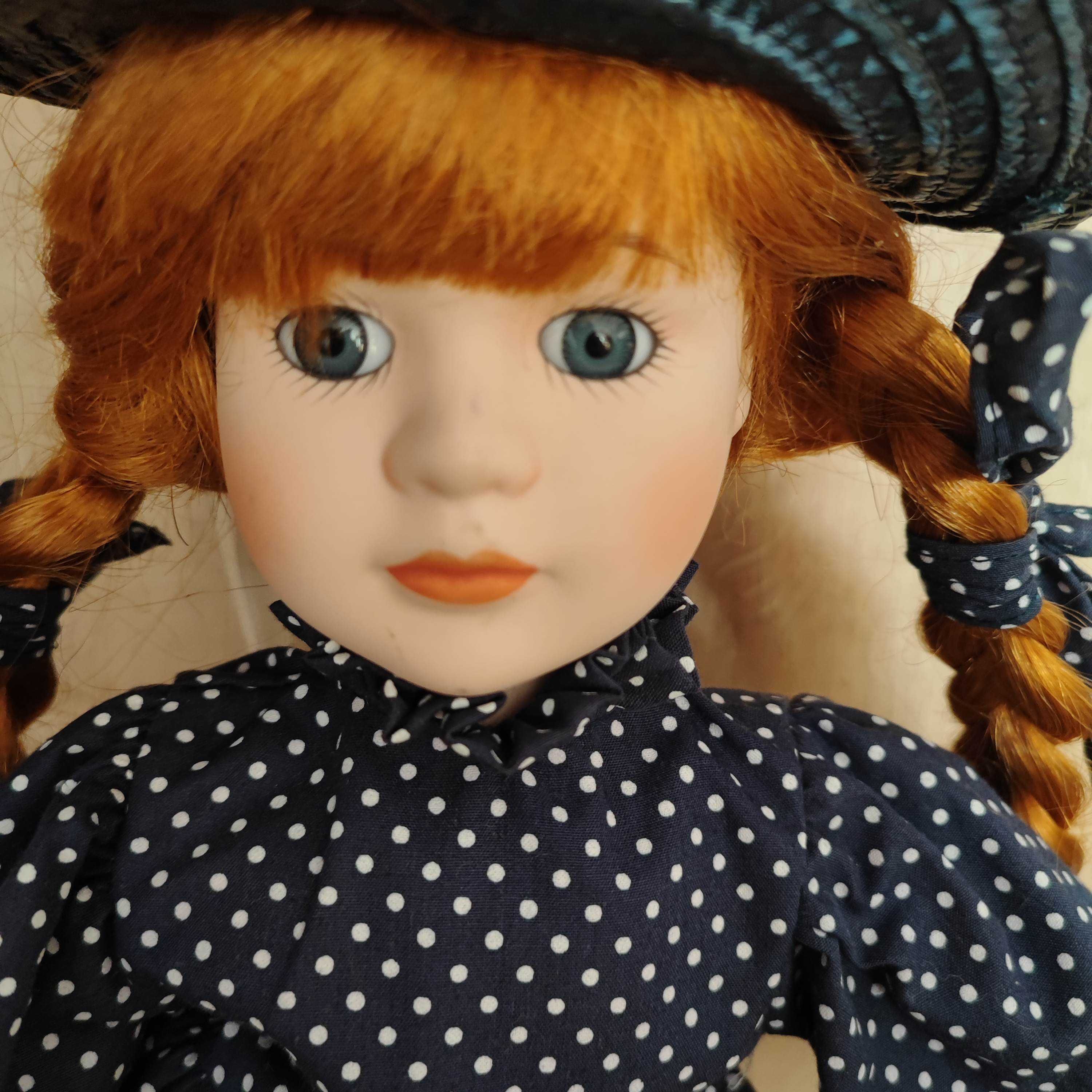 PROMENADE COLLECTION Lalka kolekcjonerska (collectible porcelain doll)