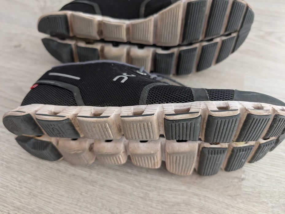 On Running Cloud Shoes Mens Size 43