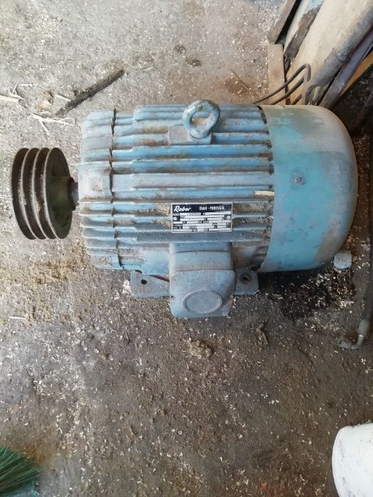 Vendo motor trifásico de 25 cv