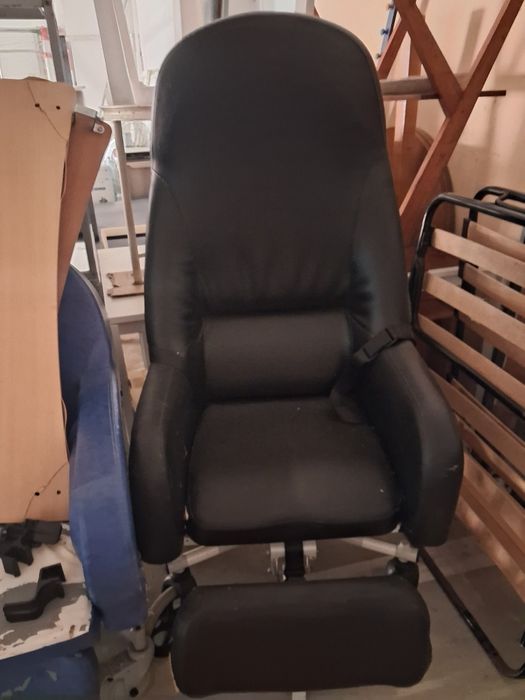 Varios : secretaria,sofa,balança, cadeirao com todas