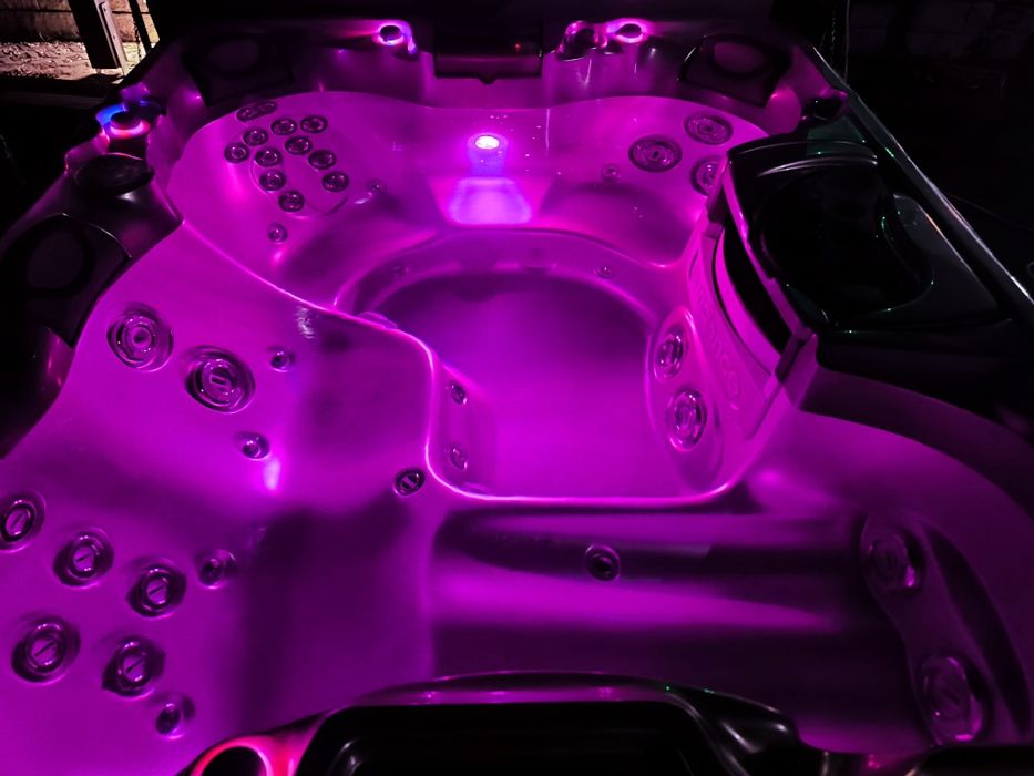 Jacuzzi zewnętrzne całoroczne 5 osobowe