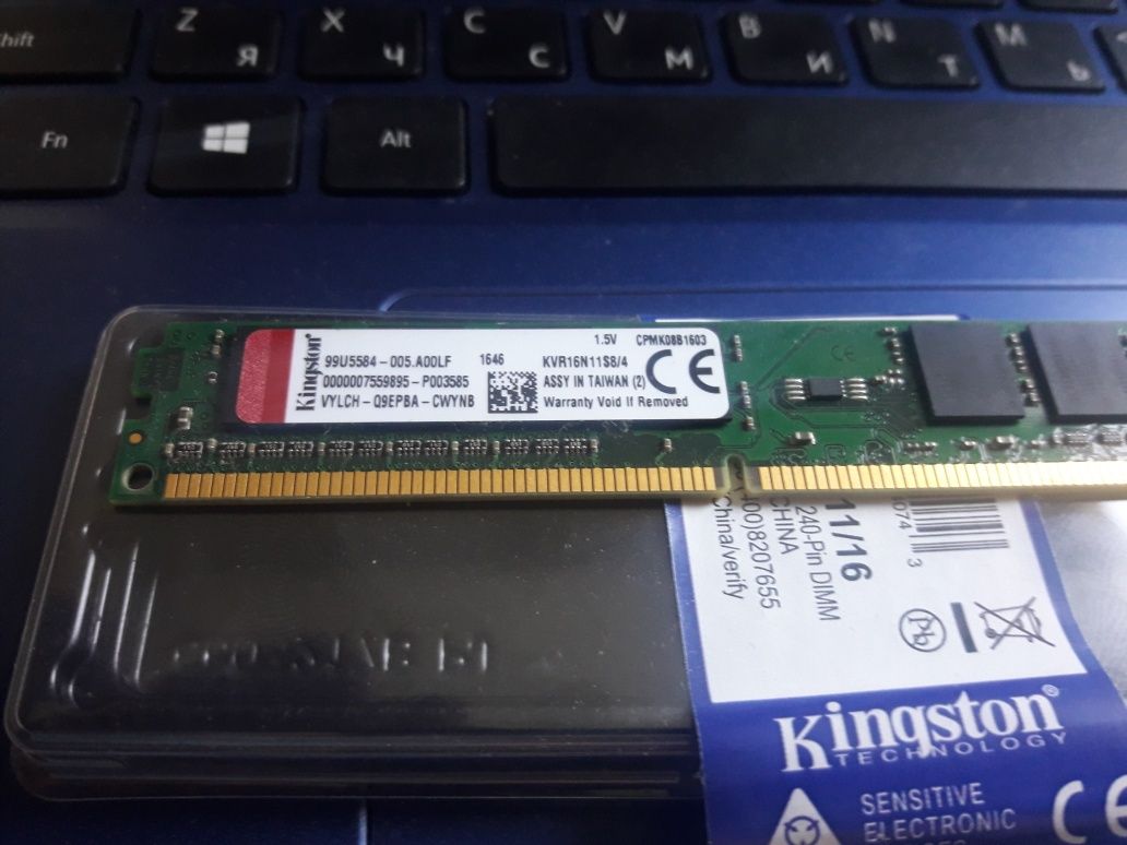 Оригінальна Kingston плюс подарунок