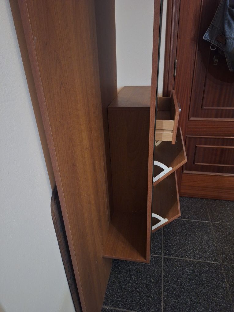 Movel de entrada com espelho, sapateira, gaveta e cabides
