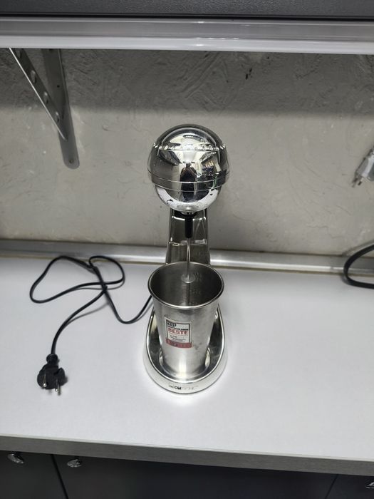 Шейкер для молочних коктейлів