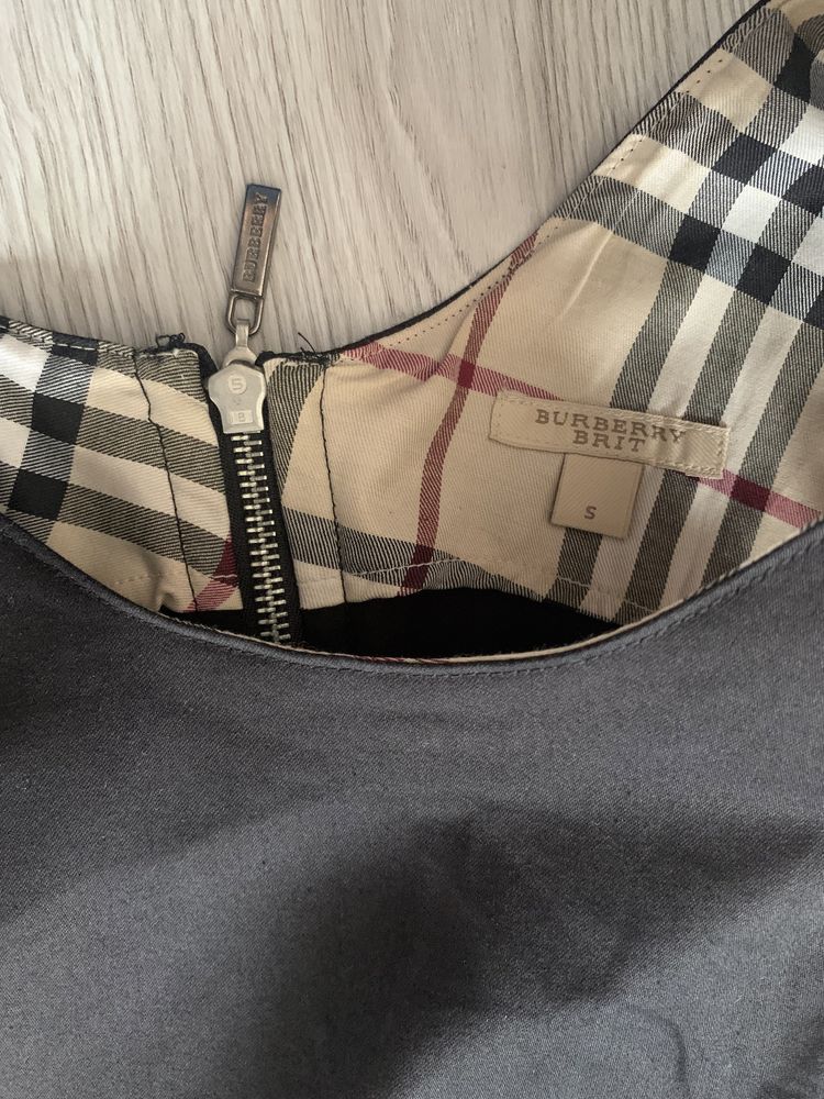 Mała czarna XS piękna impreza biznes spotkanie Burberry