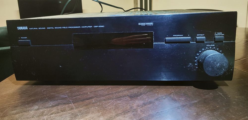 Yamaha DSP-E580 – Avariado / Liga e desliga