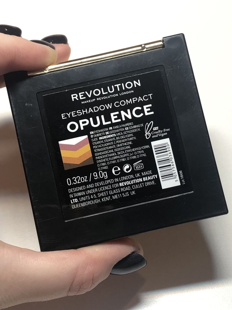 Makeup Revolution London paletka cieni Opulence