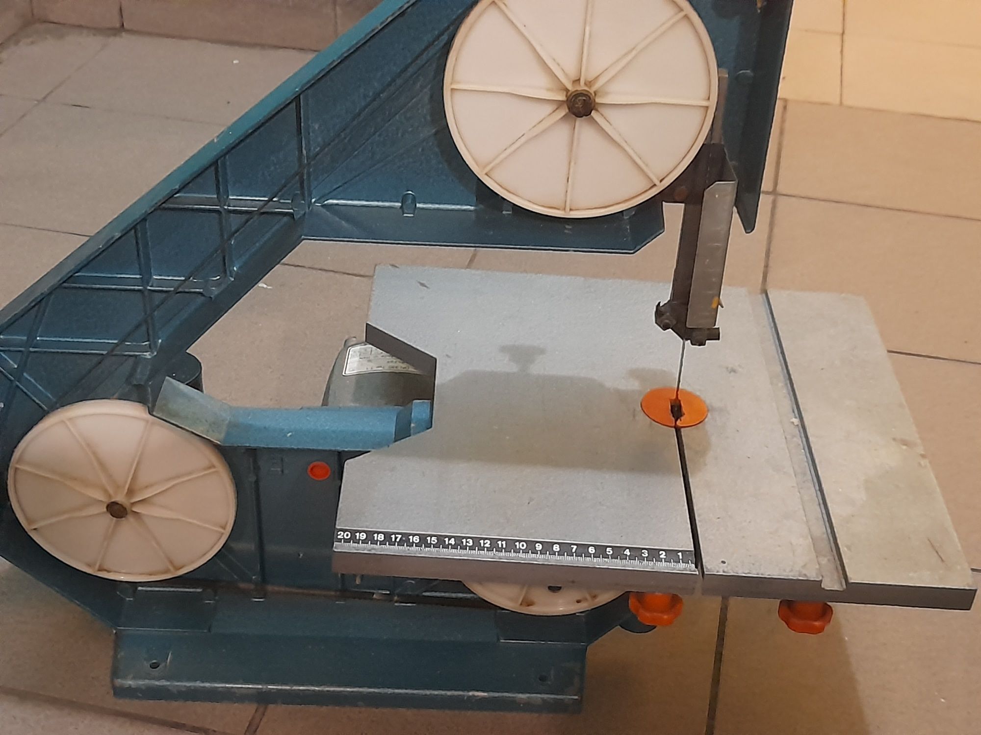 Ленточна пила *BleckDecker DN330*