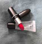 Zestaw mini pomadka Ruby Woo oraz przezroczysty błyszczyk.