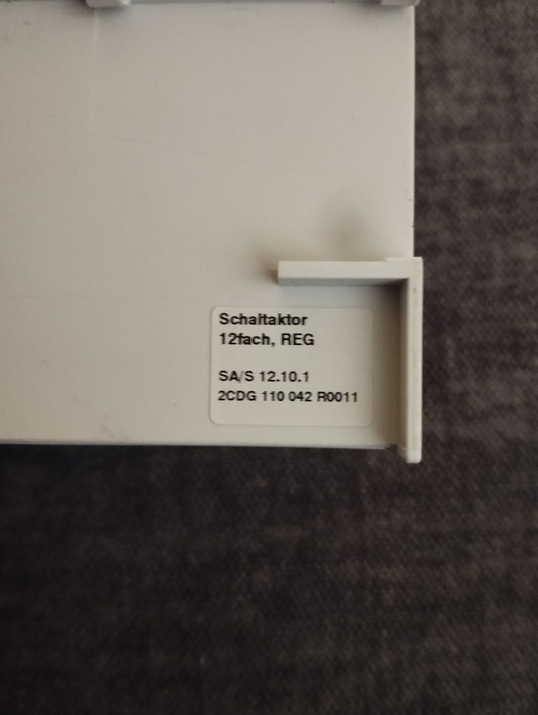 Релейный активатор ABB KNX SA/S 12.10.2.1 Бинарный выход 12-канальный